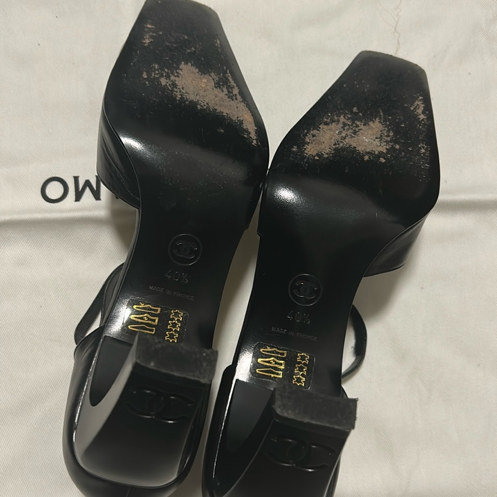 CHANEL Elegant Black Heels with Strap - Picture 10 of 17